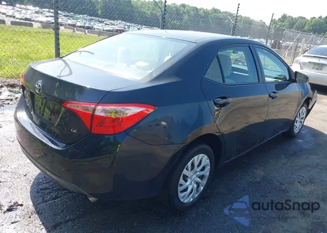 2018 Toyota Corolla Le z USA, uszkodzony, nr VIN 5YFBURHEXJP828369
